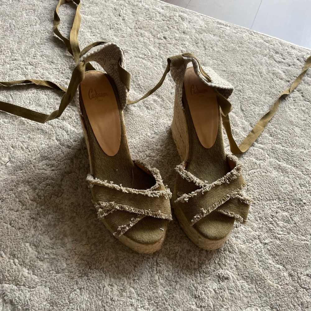 Women’s wedge strap heel
